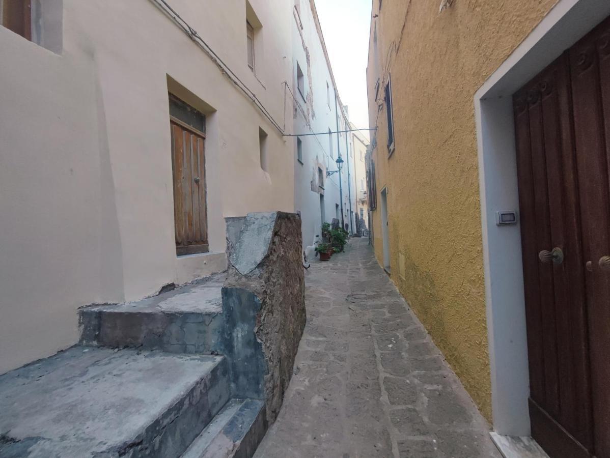 Residenza Nel Borgo L'Appusentu Bed & Breakfast Castelsardo Exterior photo