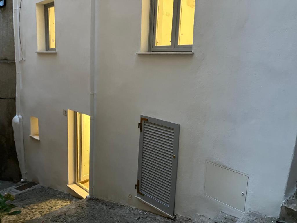 Residenza Nel Borgo L'Appusentu Bed & Breakfast Castelsardo Exterior photo